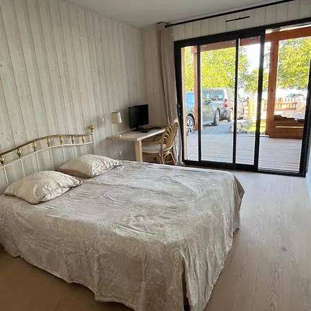 Au Moutchic Pour 10 Pers, 2 , 3 Ch , 1 Sdb Lacanau